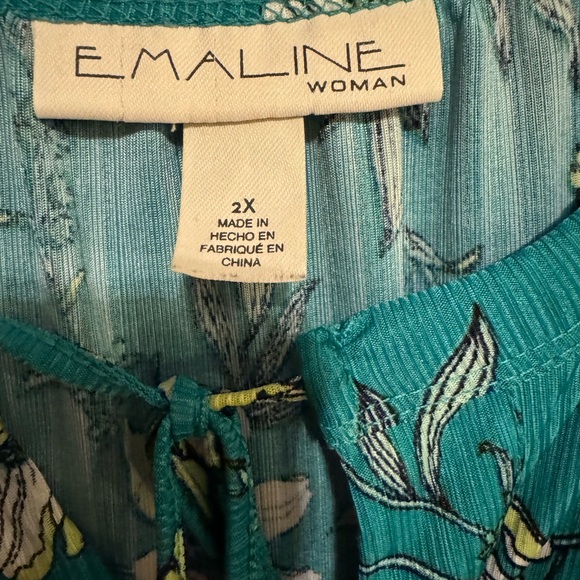 Cute plus blouse - Picture 3 of 3